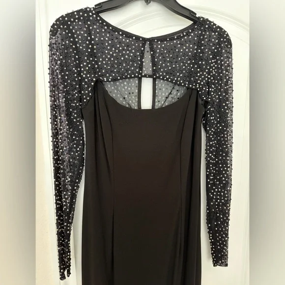 Elegant Betsy Adam’s Black Evening Gown with Embellished Sleeves - Picture 2 of 4